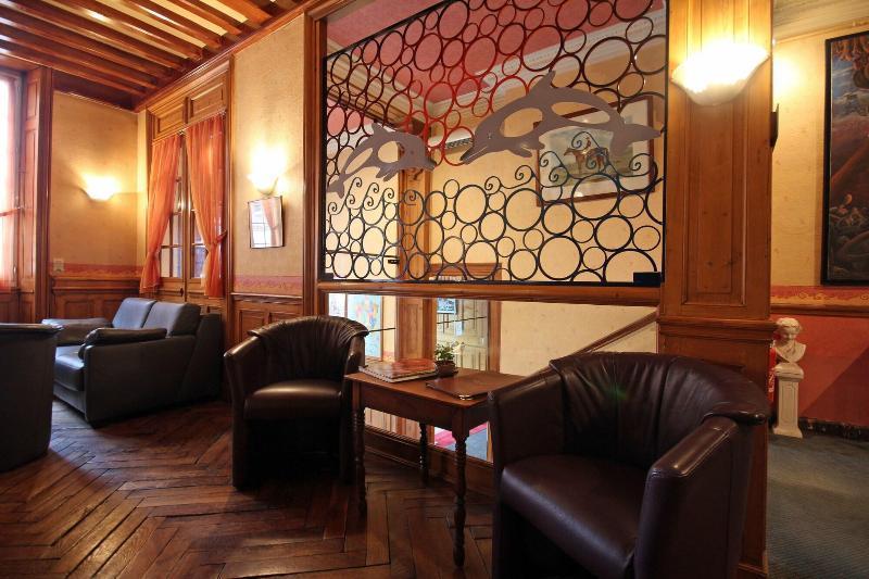 Brit Hotel Du Dauphin Л'Эгль Экстерьер фото