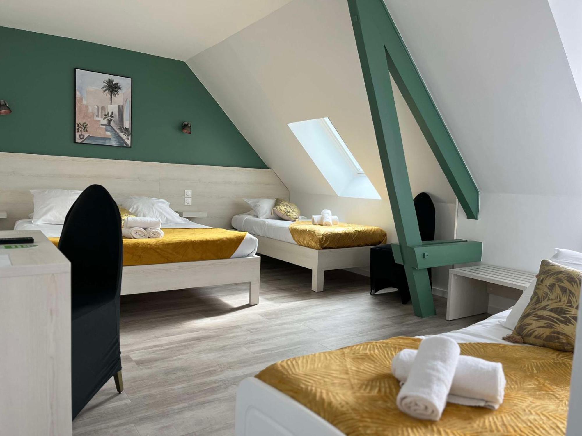 Brit Hotel Du Dauphin Л'Эгль Экстерьер фото