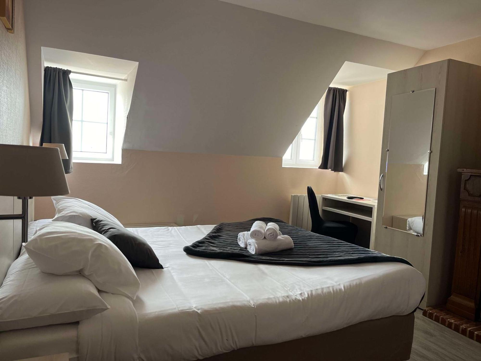 Brit Hotel Du Dauphin Л'Эгль Экстерьер фото