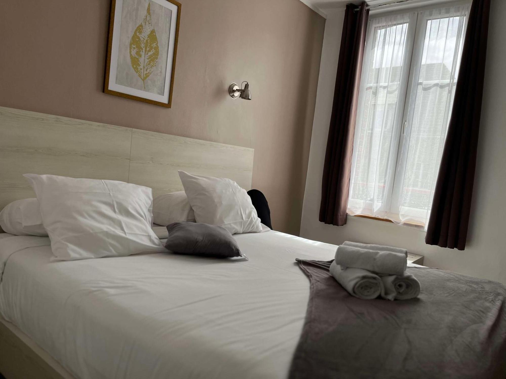 Brit Hotel Du Dauphin Л'Эгль Экстерьер фото