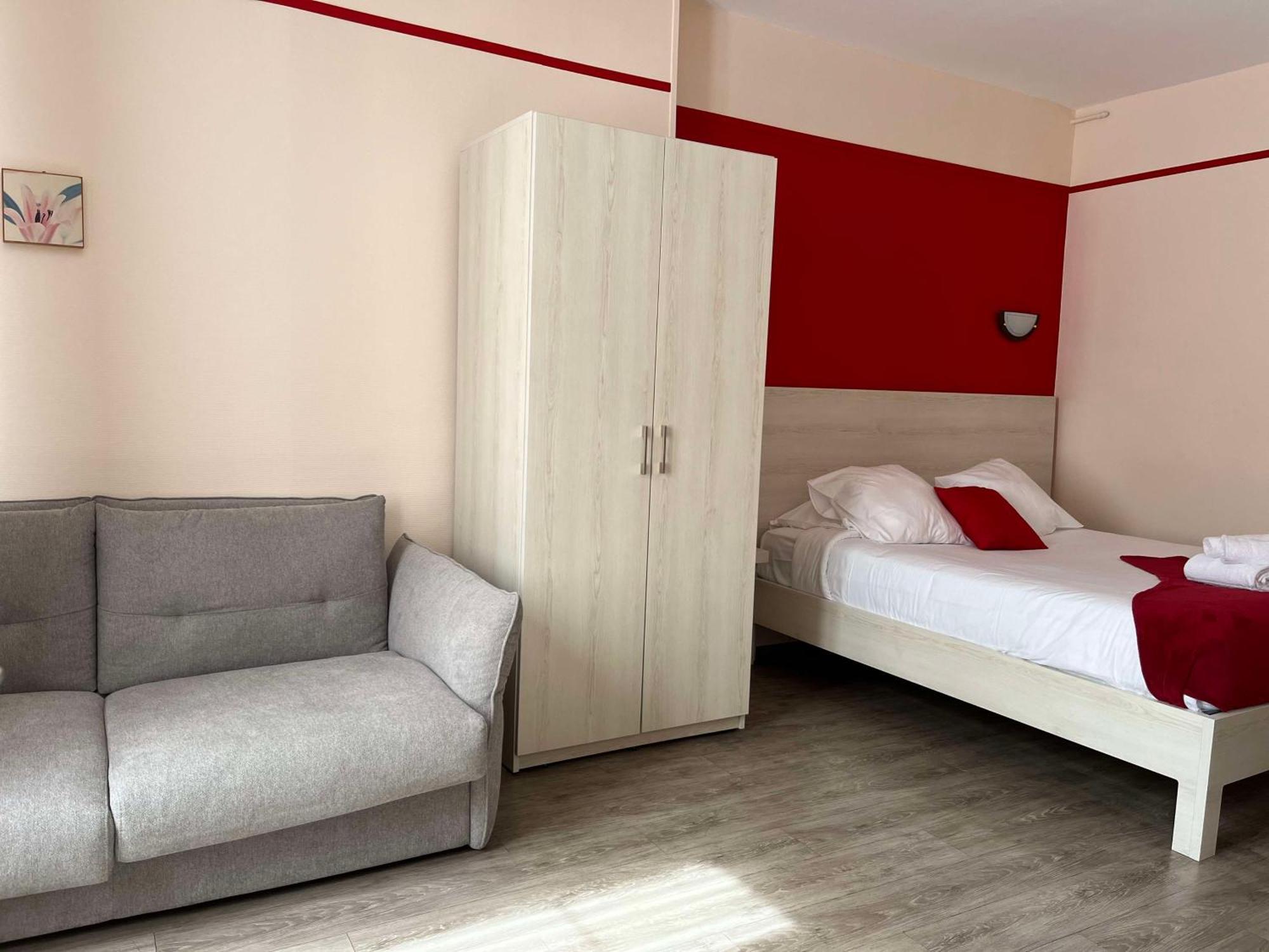 Brit Hotel Du Dauphin Л'Эгль Экстерьер фото