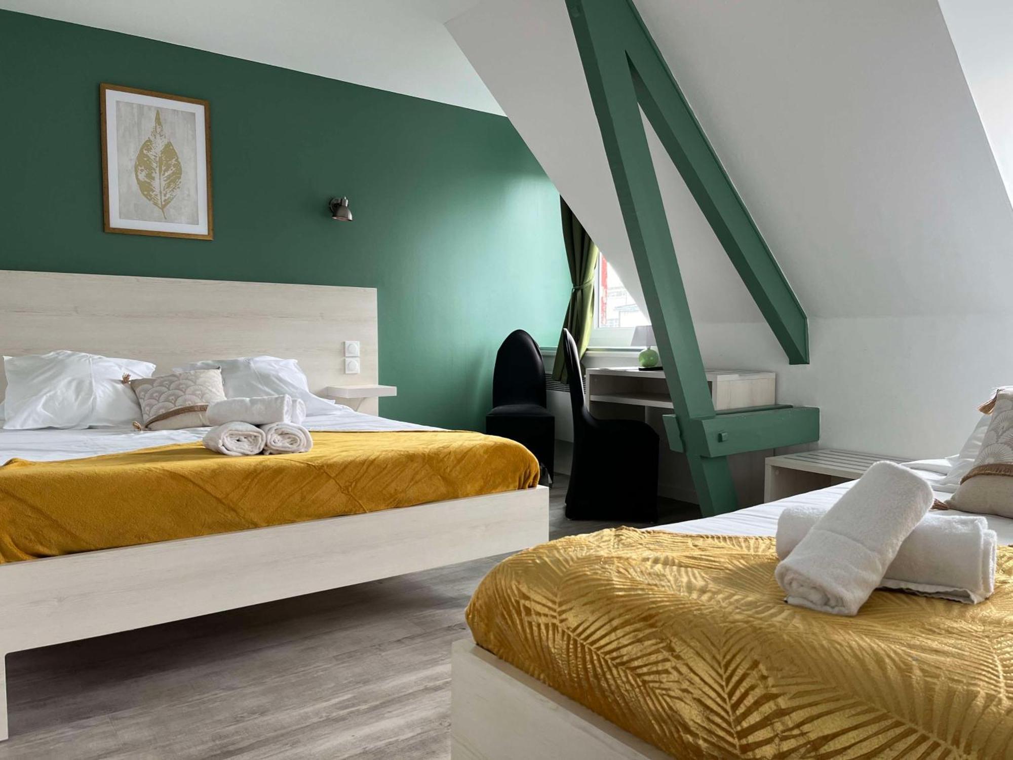 Brit Hotel Du Dauphin Л'Эгль Экстерьер фото