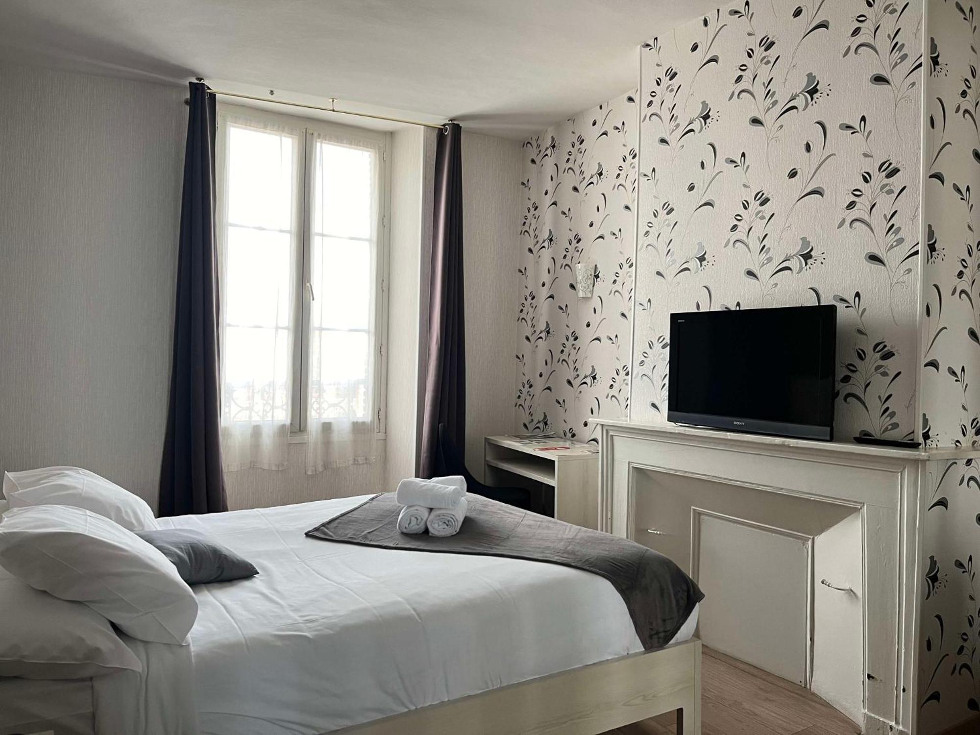Brit Hotel Du Dauphin Л'Эгль Экстерьер фото